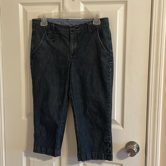 EUC~Woman’s Dockers Size 6 Denim 5 Pocket Capris - Picture 1 of 6